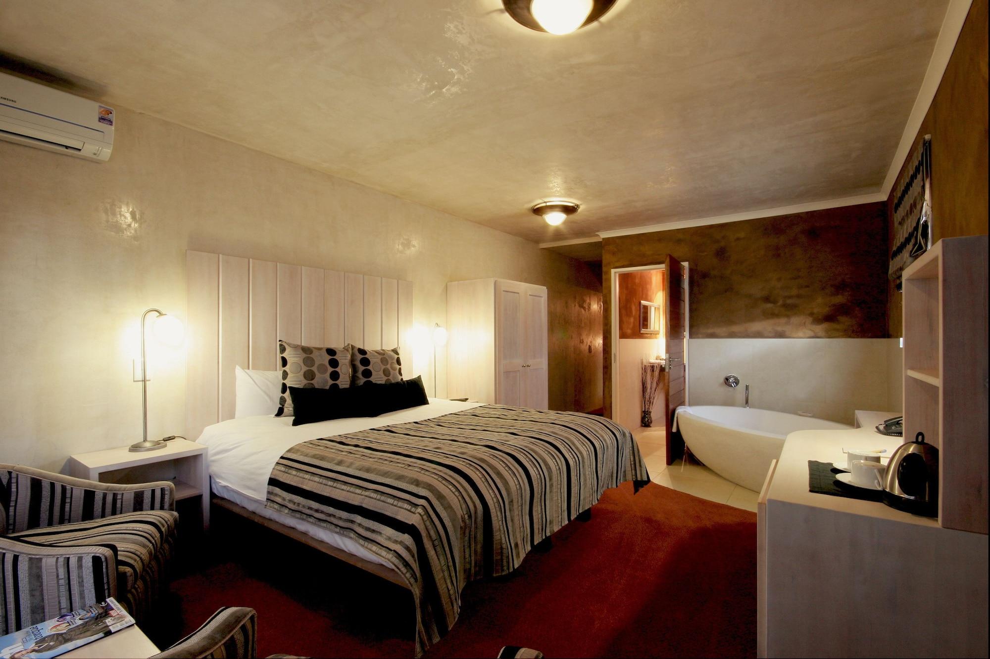 African Rock Hotel & Spa, A "Boutique Lifestyle Resort" Кемптън Парк Екстериор снимка